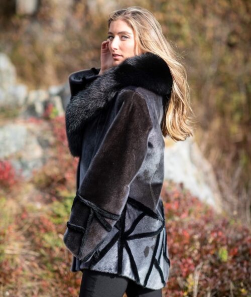 Manteau pour femmes en fourrure de phoque, renard noir et castor cisaillé (711)