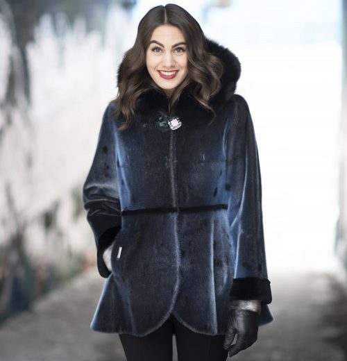 Manteau en fourrure de phoque avec castor cisaillé et renard noir (722)