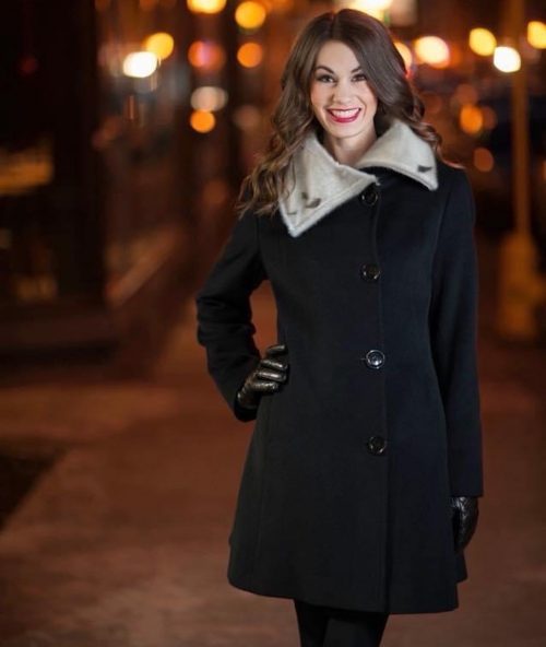 Manteau en cachemire et col en fourrure de phoque pour femme
