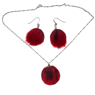 Ensemble de bijoux en peau de phoque rouge — Boucles d’oreilles et pendentif ronds
