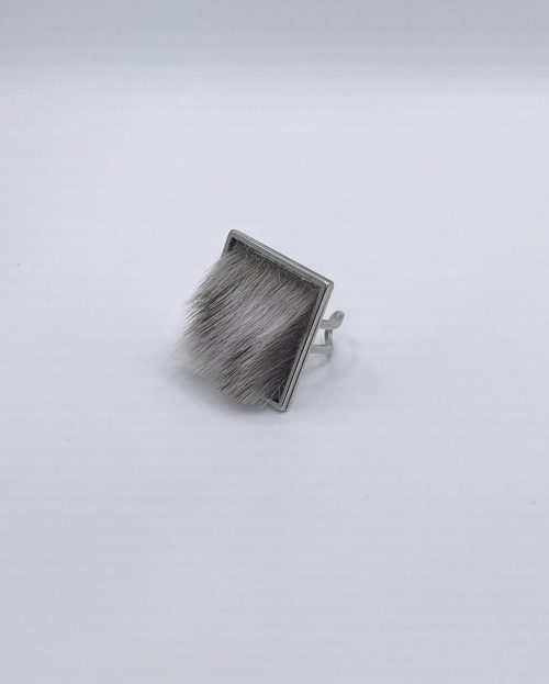 Bague carrée réglable, fourrure de phoque et acier inoxydable