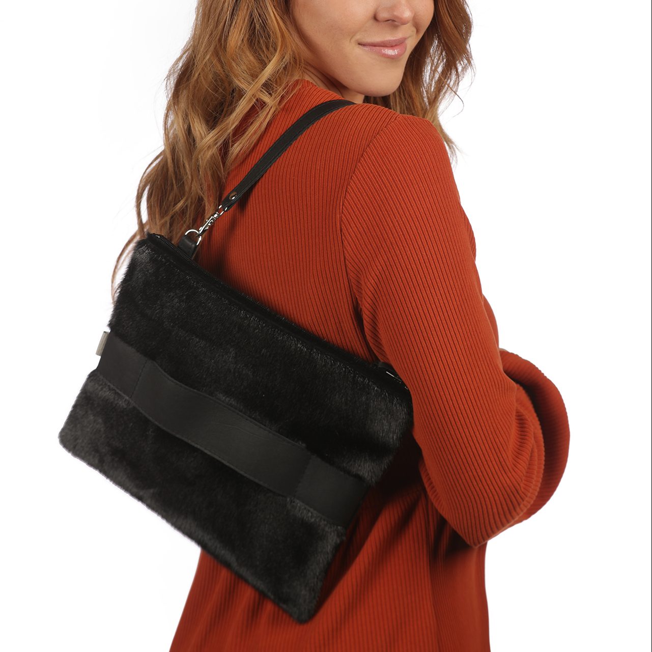 Minimalist small shoulder pouch in leather VENISE model – Veinage