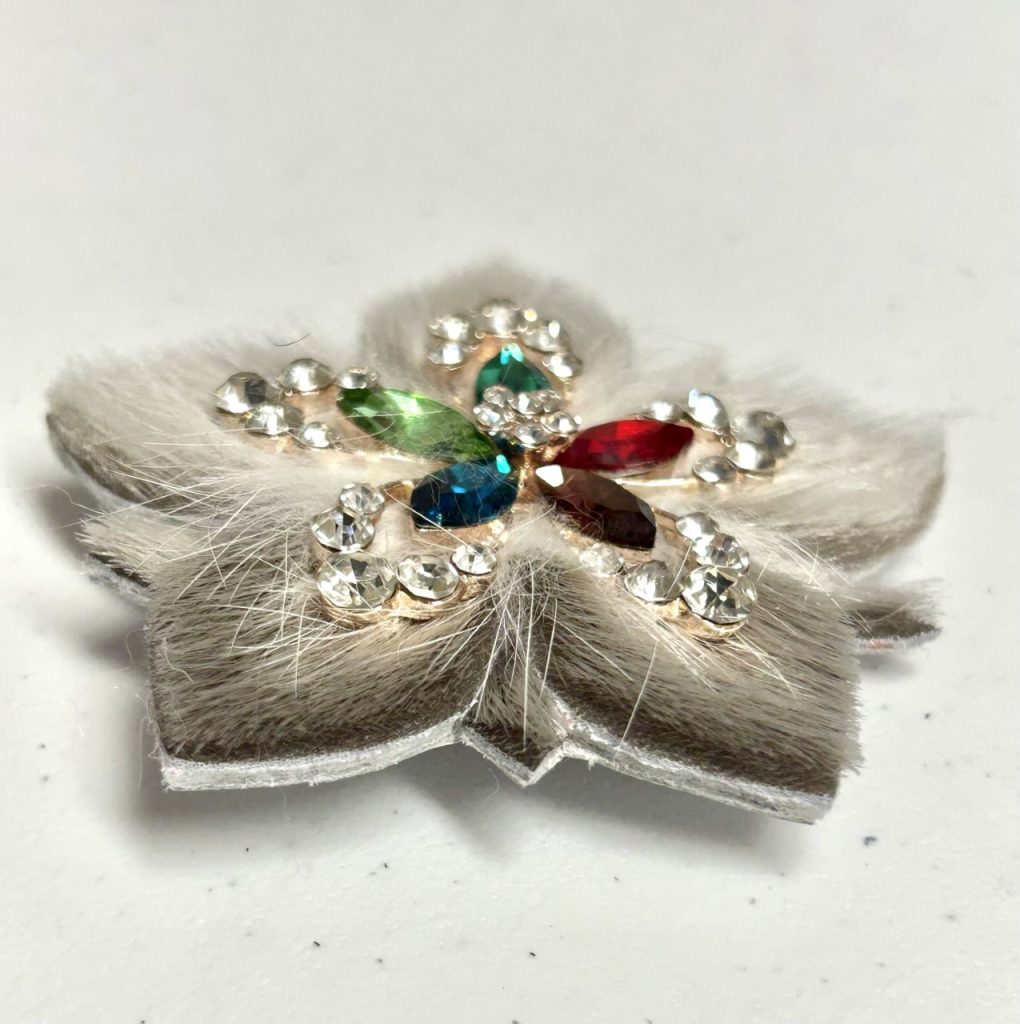 12 BROOCHES  Accessories Rabbit Fur /‎ Silk Mixed Colors 12 BROOCHES Accessories Rabbit Fur‎ / Silk Mixed Colors main image 2
