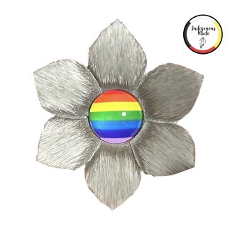 Broche des fiertés en peau de phoque