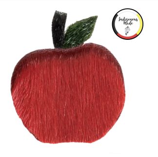 Ornement ou broche pomme en peau de phoque