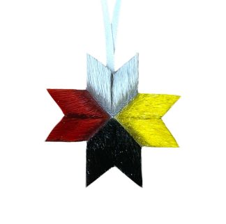 Ornement étoile mi’kmaq en peau de phoque